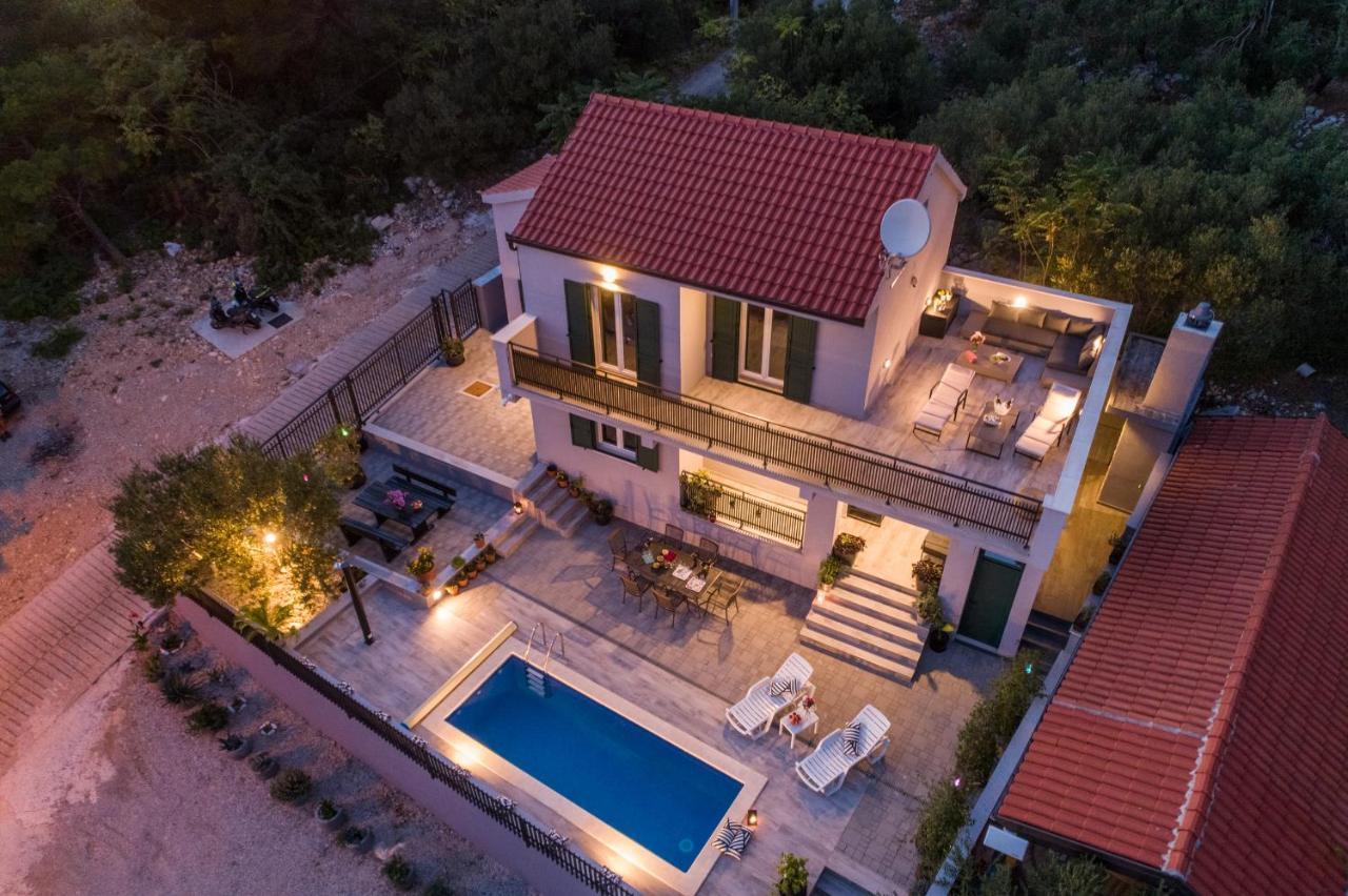 Villa Unique กราดัซ ภายนอก รูปภาพ